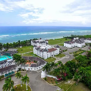 Aparthotel Seacastles By The Beach/pool